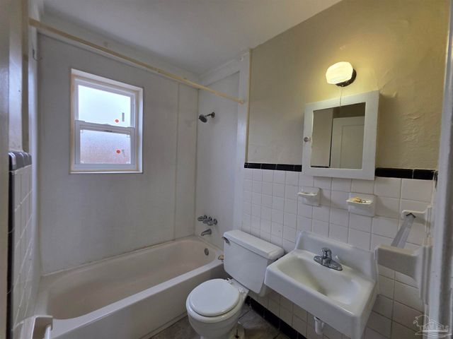 203 SE Syrcle Dr, Pensacola, FL 32507