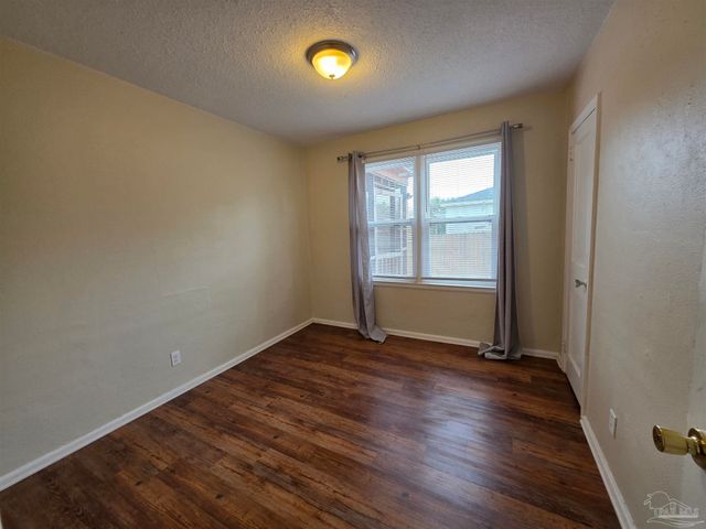 203 SE Syrcle Dr, Pensacola, FL 32507