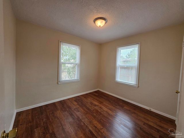 203 SE Syrcle Dr, Pensacola, FL 32507