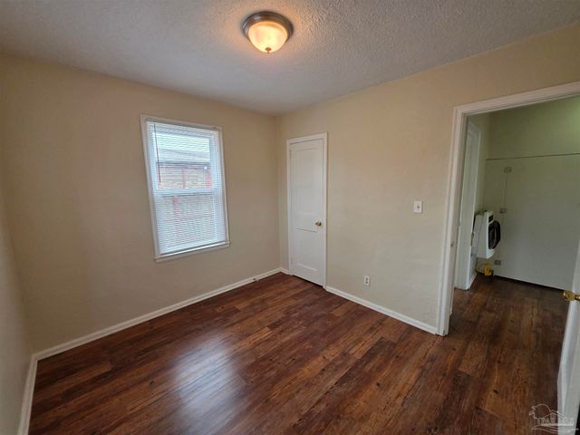 203 SE Syrcle Dr, Pensacola, FL 32507