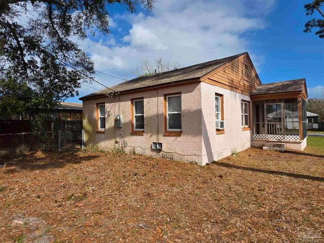 203 SE Syrcle Dr, Pensacola, FL 32507