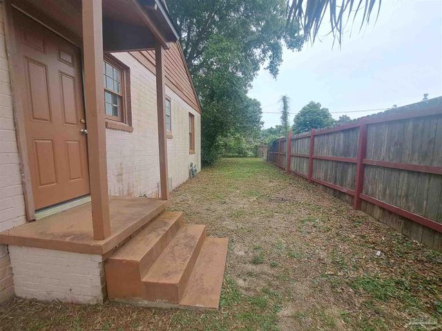 203 SE Syrcle Dr, Pensacola, FL 32507