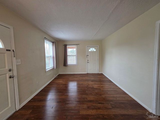 203 SE Syrcle Dr, Pensacola, FL 32507