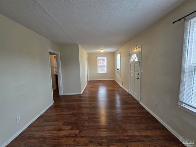 203 SE Syrcle Dr, Pensacola, FL 32507