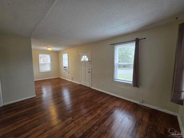 203 SE Syrcle Dr, Pensacola, FL 32507