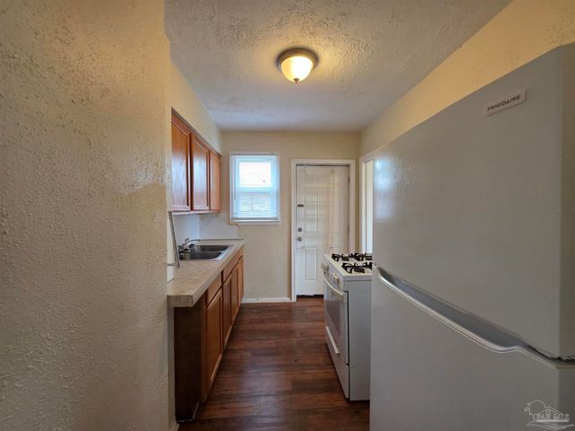 203 SE Syrcle Dr, Pensacola, FL 32507