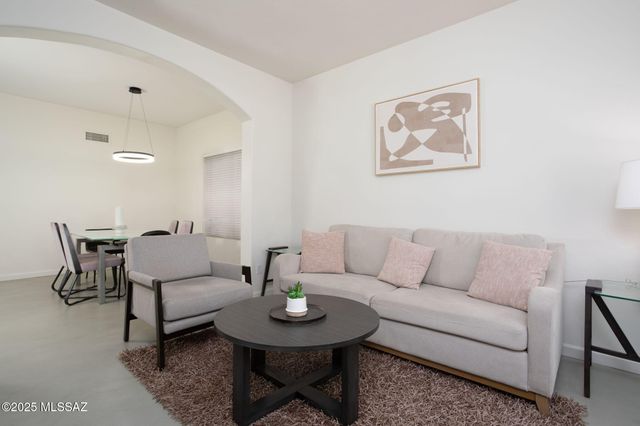 6851 W Kern Drive, Tucson, AZ 85743