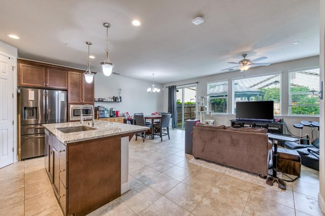 6180 E Providence Avenue, Fresno, CA 93727