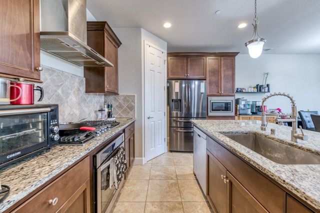 6180 E Providence Avenue, Fresno, CA 93727