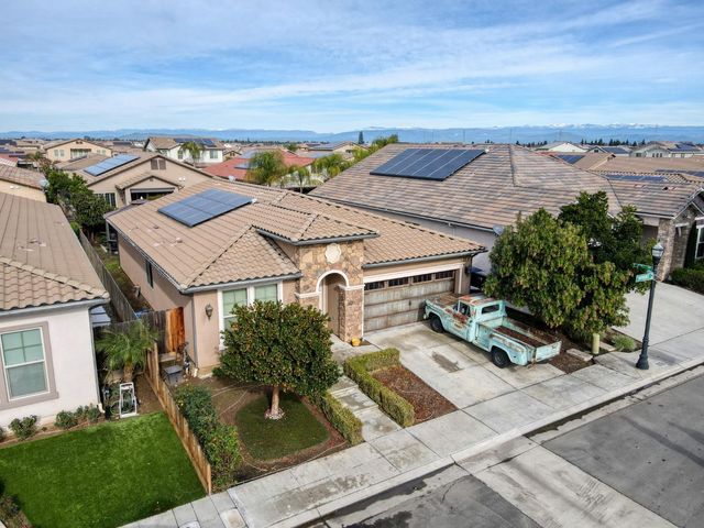 6180 E Providence Avenue, Fresno, CA 93727