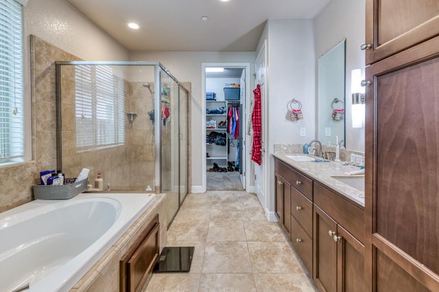 6180 E Providence Avenue, Fresno, CA 93727