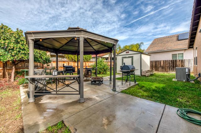 6180 E Providence Avenue, Fresno, CA 93727