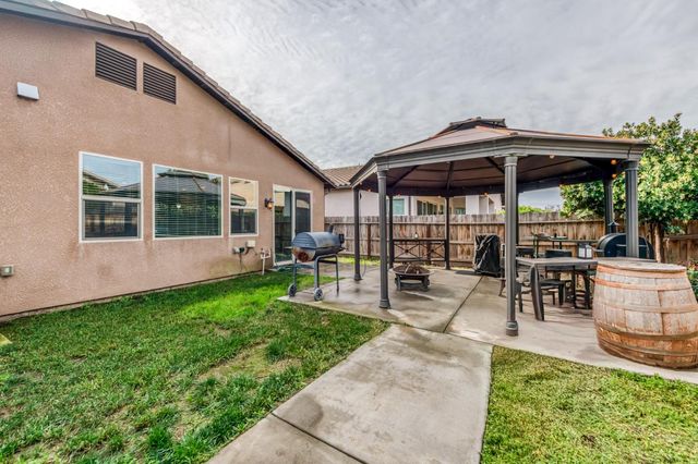 6180 E Providence Avenue, Fresno, CA 93727