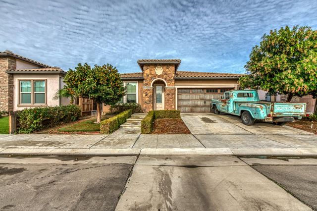 6180 E Providence Avenue, Fresno, CA 93727