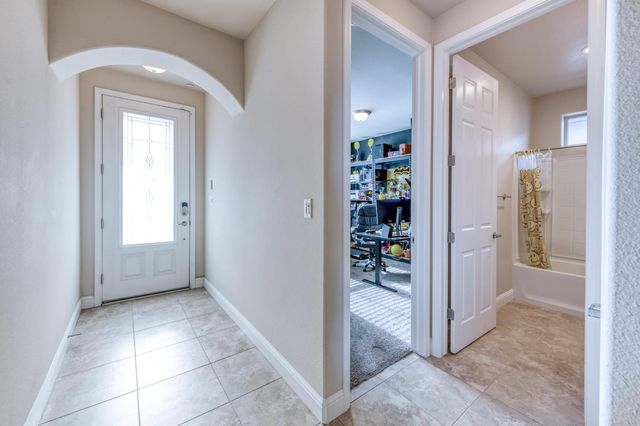 6180 E Providence Avenue, Fresno, CA 93727