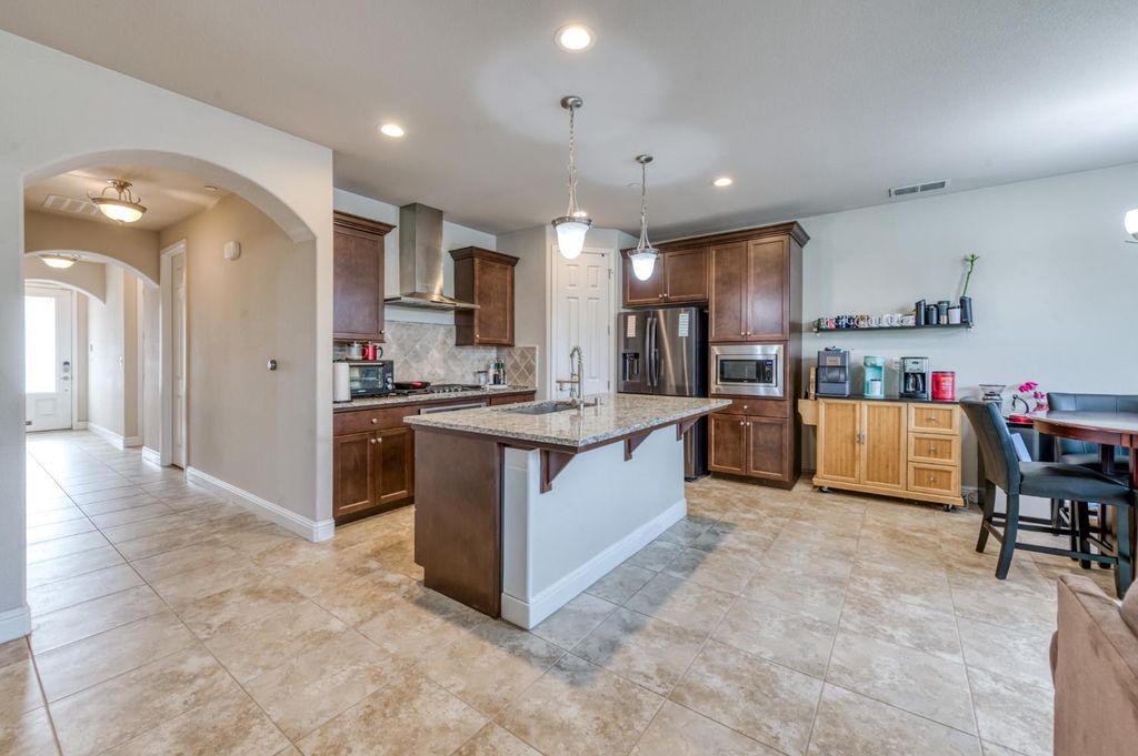 Image 10 of property listing at 6180 E Providence Avenue, Fresno, CA 93727