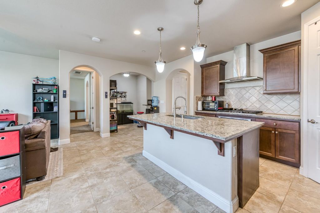 Image 11 of property listing at 6180 E Providence Avenue, Fresno, CA 93727