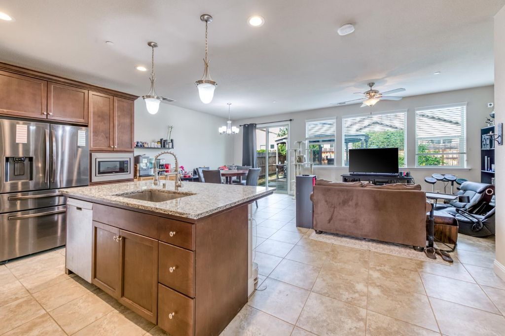 Image 13 of property listing at 6180 E Providence Avenue, Fresno, CA 93727