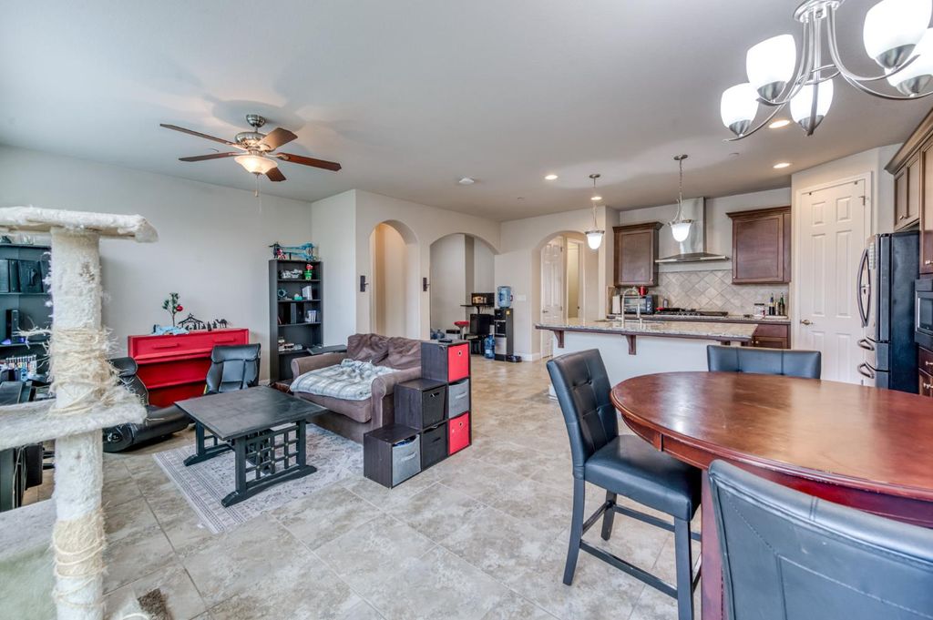 Image 17 of property listing at 6180 E Providence Avenue, Fresno, CA 93727