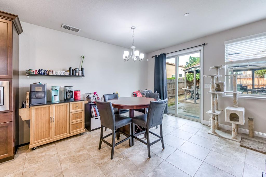 Image 19 of property listing at 6180 E Providence Avenue, Fresno, CA 93727