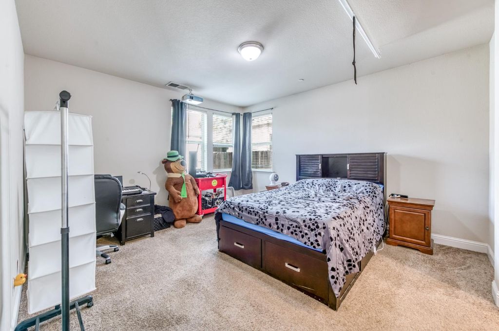 Image 23 of property listing at 6180 E Providence Avenue, Fresno, CA 93727