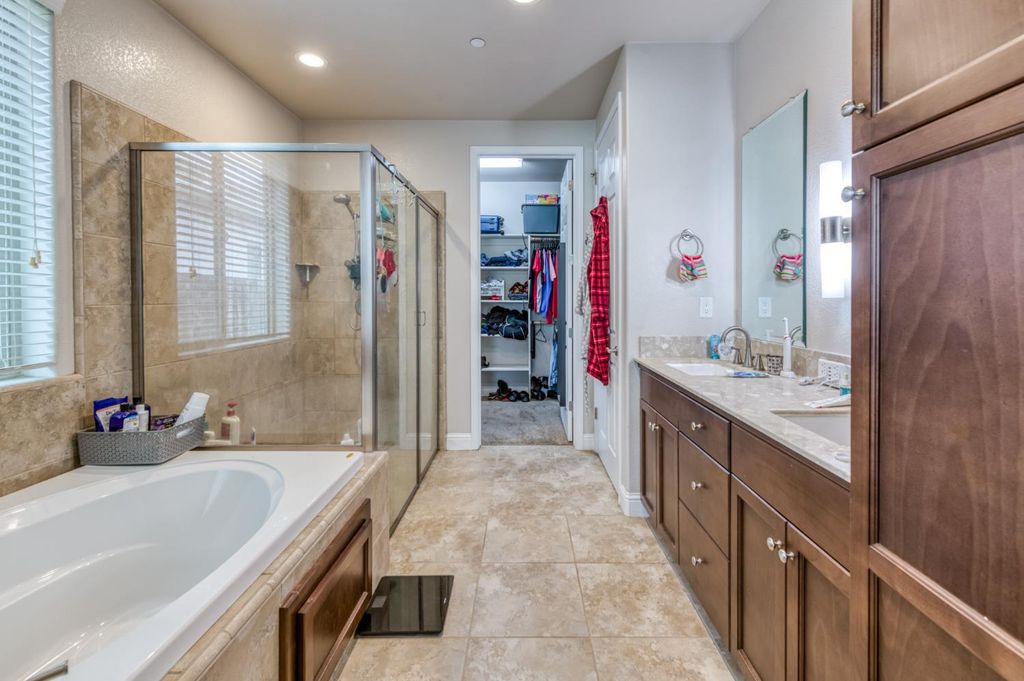 Image 24 of property listing at 6180 E Providence Avenue, Fresno, CA 93727