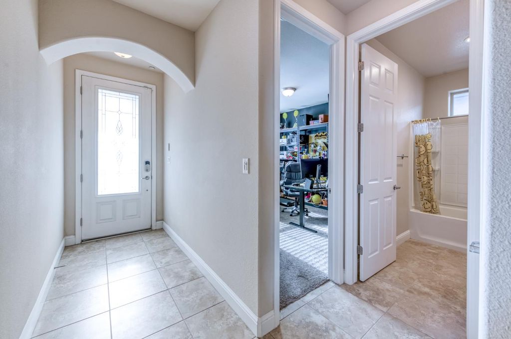 Image 6 of property listing at 6180 E Providence Avenue, Fresno, CA 93727