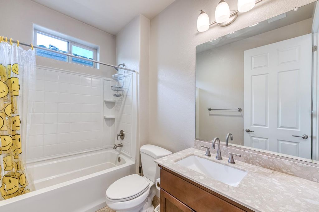 Image 9 of property listing at 6180 E Providence Avenue, Fresno, CA 93727