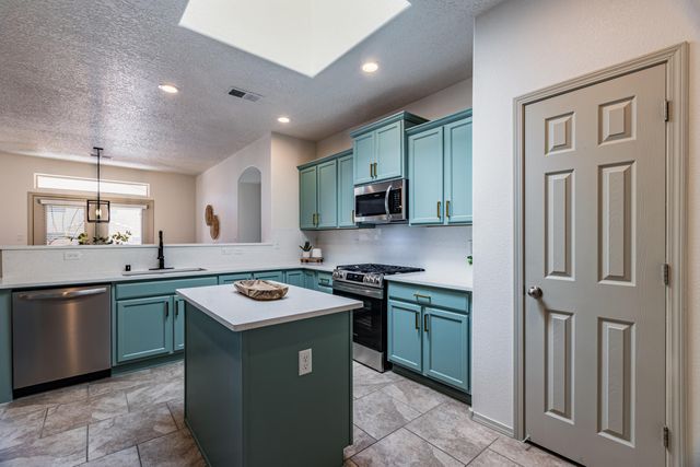 8620 Mock Heather Road NW, Albuquerque, NM 87120
