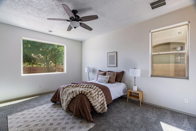 8620 Mock Heather Road NW, Albuquerque, NM 87120