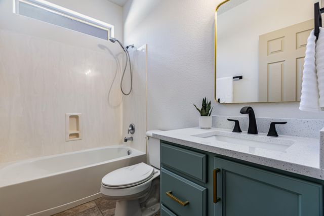 8620 Mock Heather Road NW, Albuquerque, NM 87120
