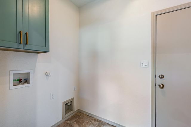 8620 Mock Heather Road NW, Albuquerque, NM 87120