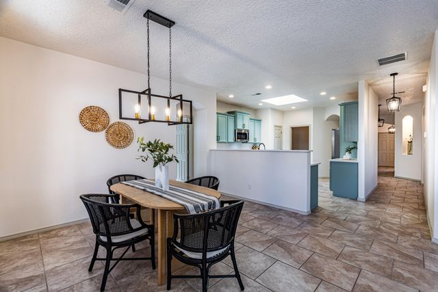 8620 Mock Heather Road NW, Albuquerque, NM 87120