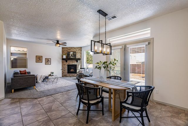 8620 Mock Heather Road NW, Albuquerque, NM 87120