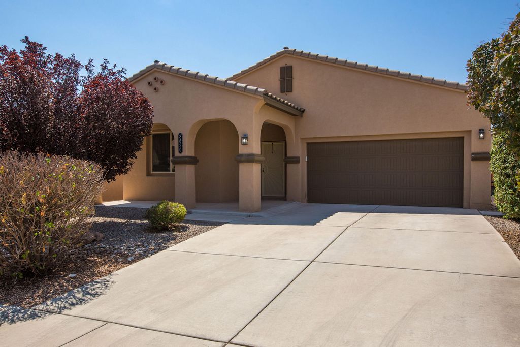 8620 Mock Heather Road NW, Albuquerque, NM 87120