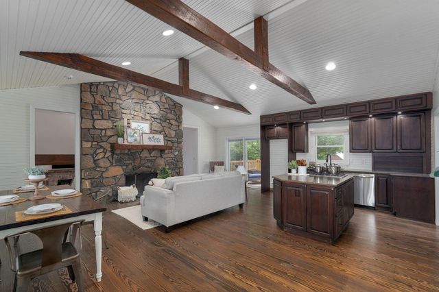 3995 E Apple Hill Lane, Springfield, MO 65802