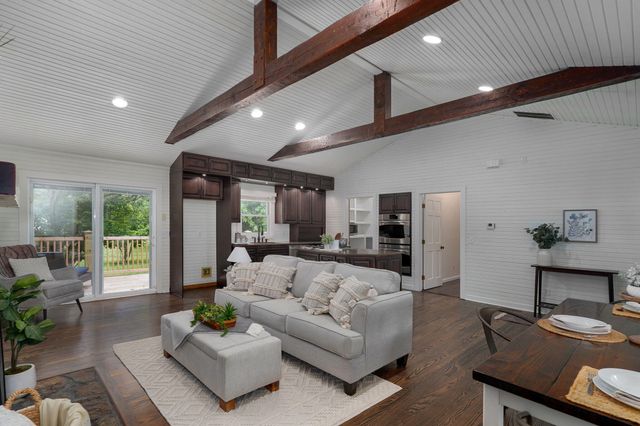 3995 E Apple Hill Lane, Springfield, MO 65802
