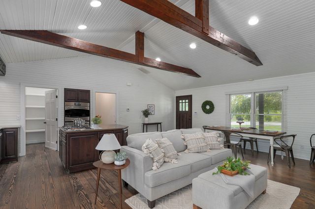 3995 E Apple Hill Lane, Springfield, MO 65802