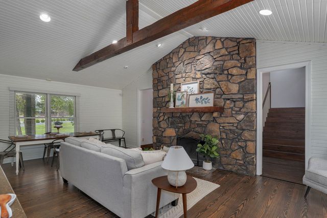 3995 E Apple Hill Lane, Springfield, MO 65802