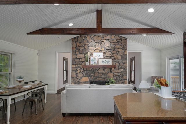 3995 E Apple Hill Lane, Springfield, MO 65802