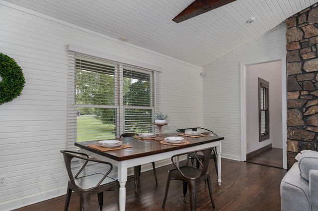 3995 E Apple Hill Lane, Springfield, MO 65802