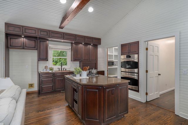 3995 E Apple Hill Lane, Springfield, MO 65802