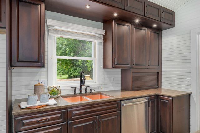 3995 E Apple Hill Lane, Springfield, MO 65802