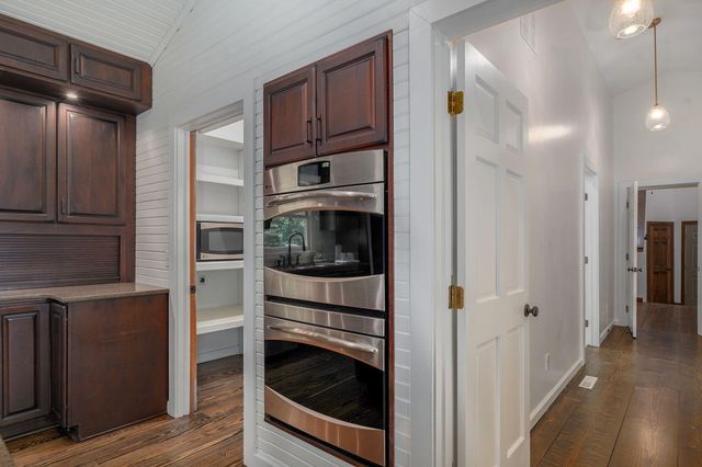 3995 E Apple Hill Lane, Springfield, MO 65802