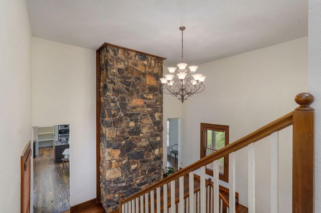 3995 E Apple Hill Lane, Springfield, MO 65802