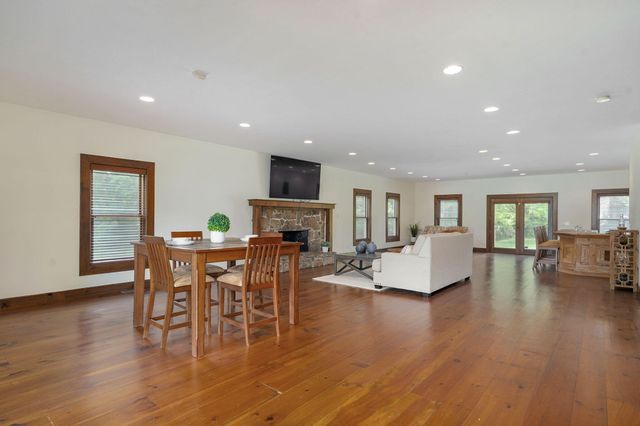 3995 E Apple Hill Lane, Springfield, MO 65802