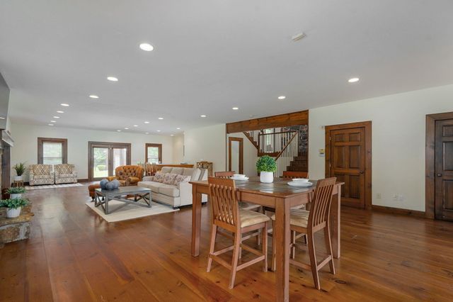 3995 E Apple Hill Lane, Springfield, MO 65802