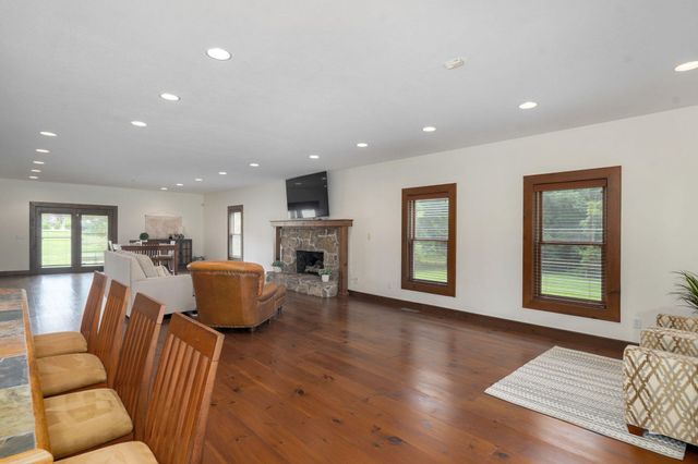 3995 E Apple Hill Lane, Springfield, MO 65802