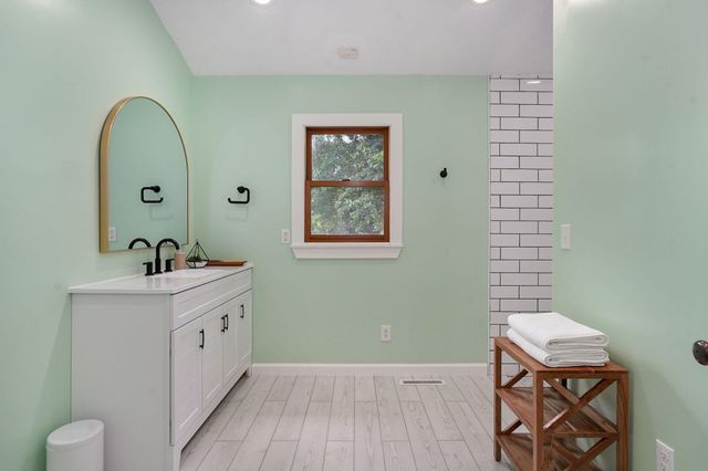 3995 E Apple Hill Lane, Springfield, MO 65802
