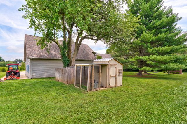 3995 E Apple Hill Lane, Springfield, MO 65802